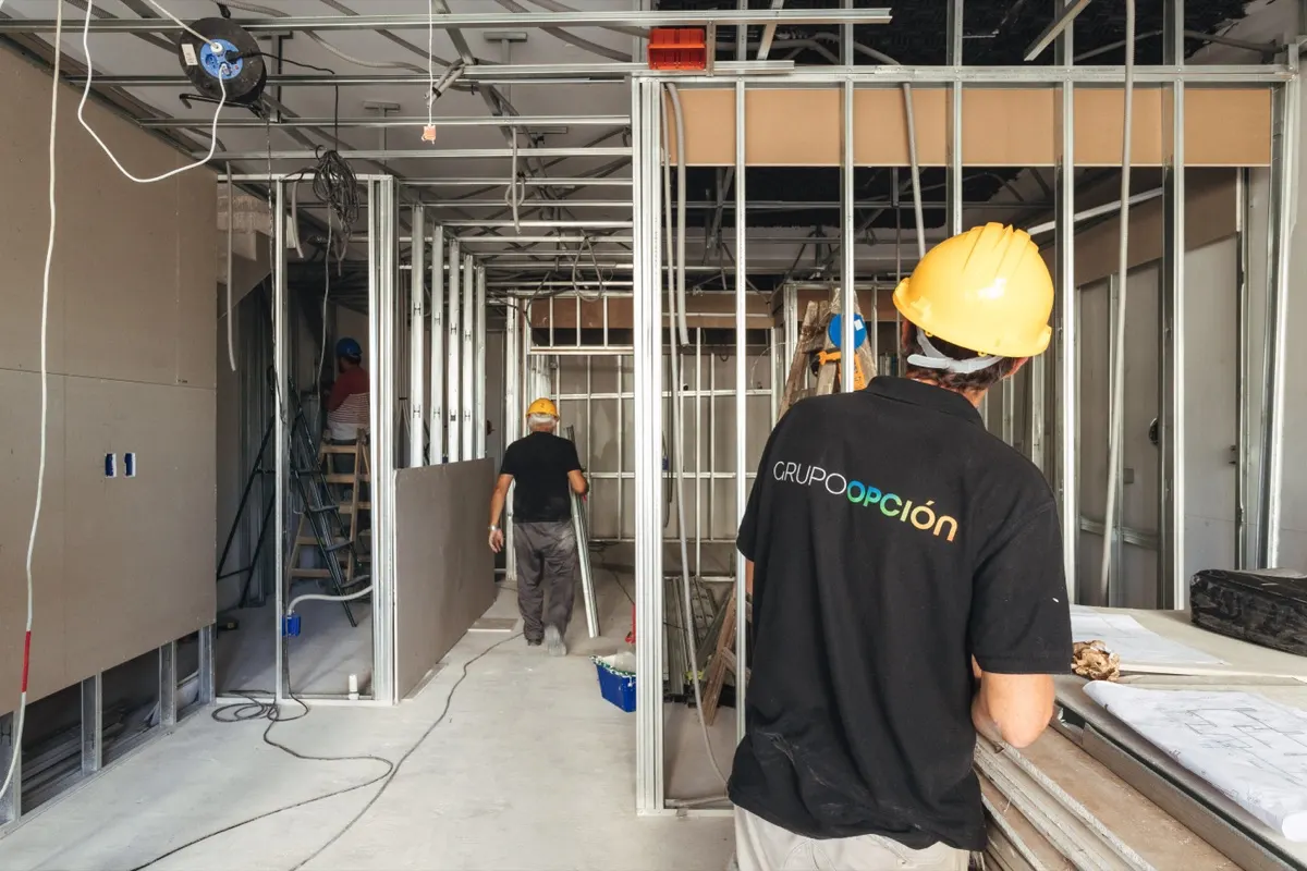 Cuánto cuesta hacer un fit-out de oficina en Uruguay (2026)